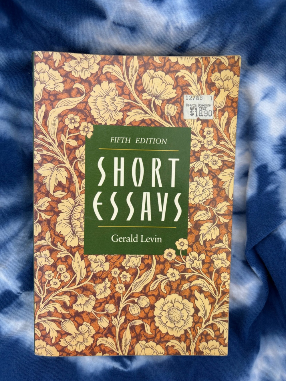 Short Essays Fifth Edition by Gerald Levin PB 1988 Essays Vintage